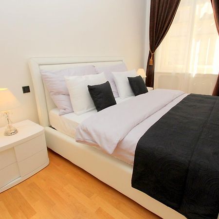 Luxury Apartments Krocinova Praag Buitenkant foto