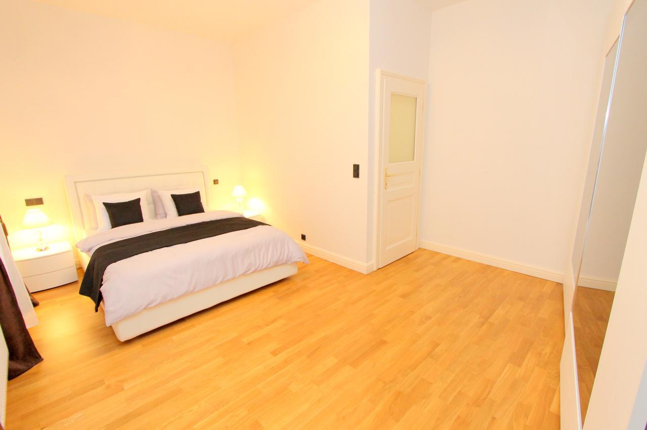 Luxury Apartments Krocinova Praag Buitenkant foto