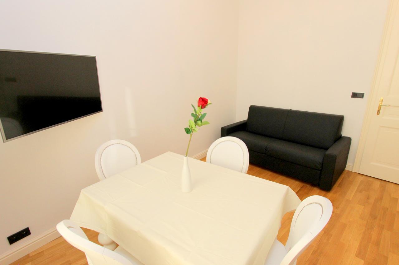 Luxury Apartments Krocinova Praag Buitenkant foto