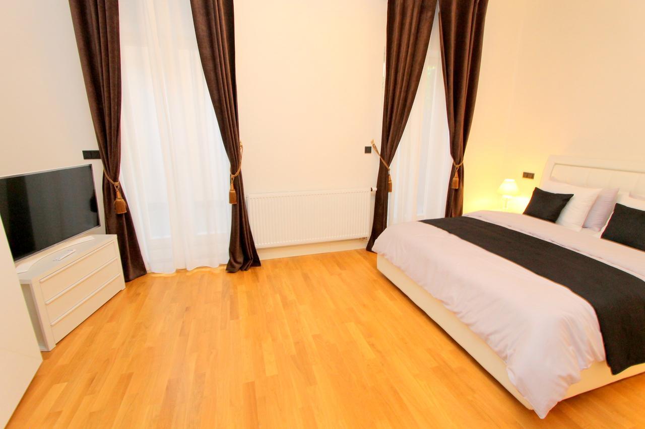 Luxury Apartments Krocinova Praag Buitenkant foto
