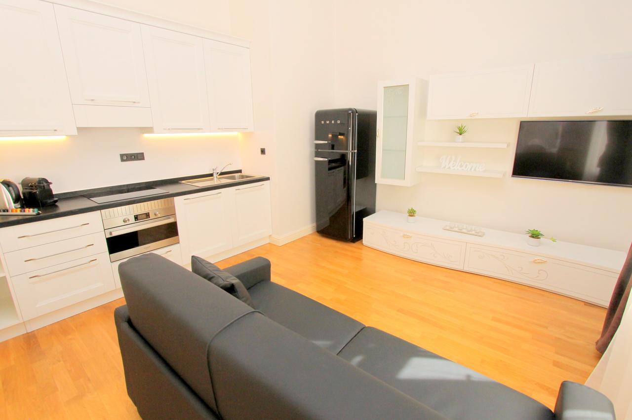 Luxury Apartments Krocinova Praag Buitenkant foto