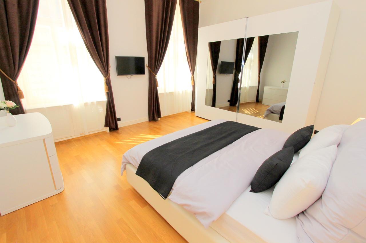 Luxury Apartments Krocinova Praag Buitenkant foto