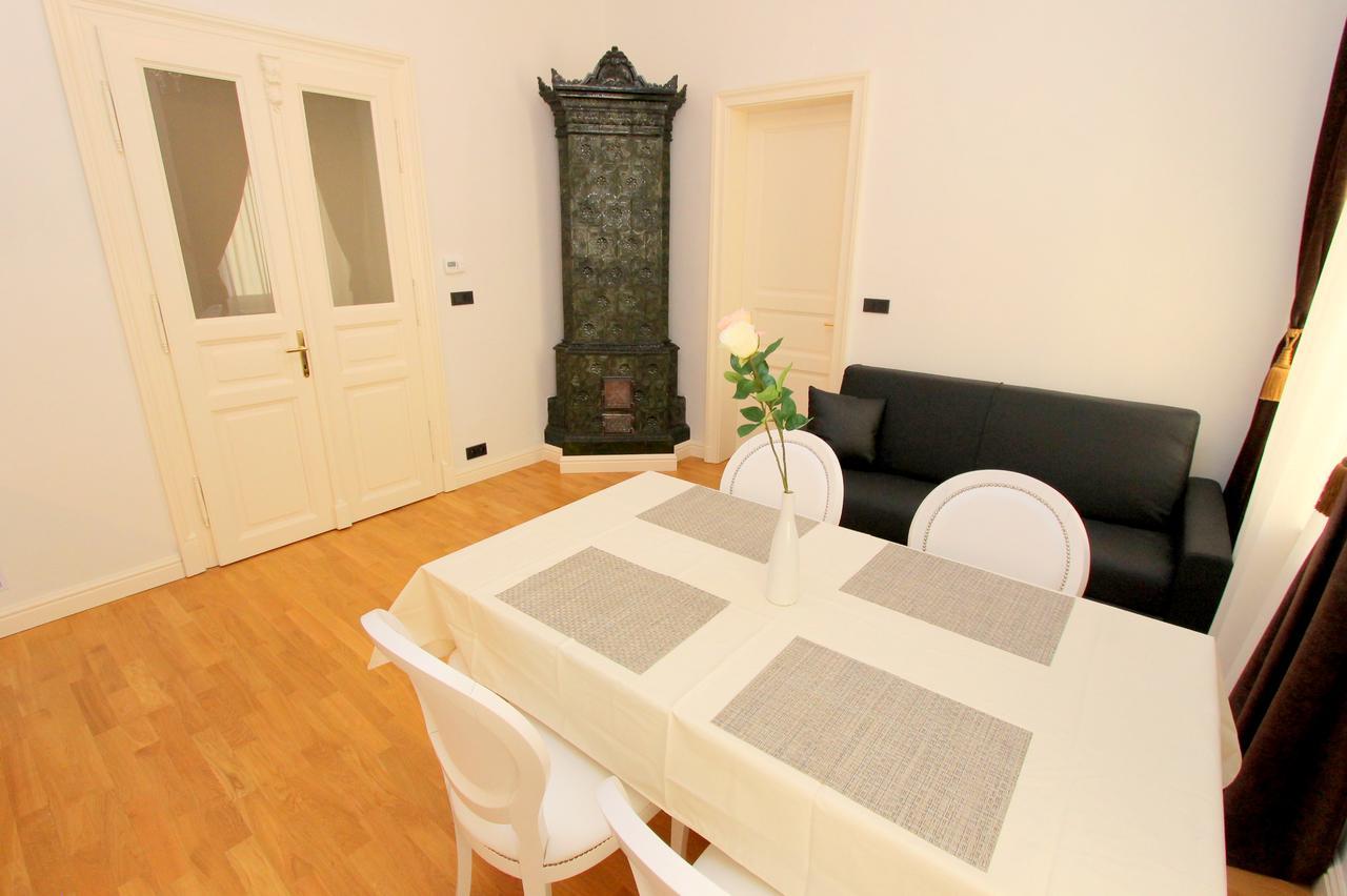 Luxury Apartments Krocinova Praag Buitenkant foto