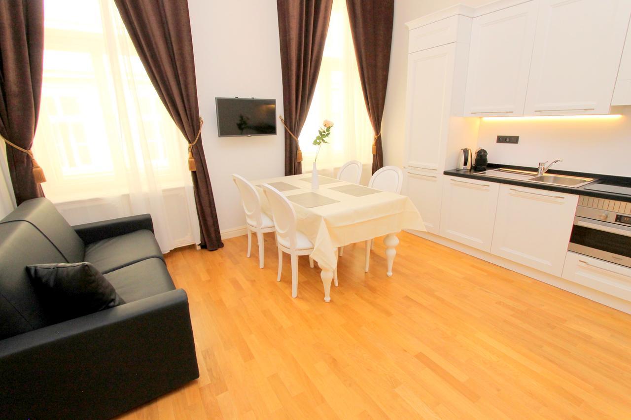 Luxury Apartments Krocinova Praag Buitenkant foto