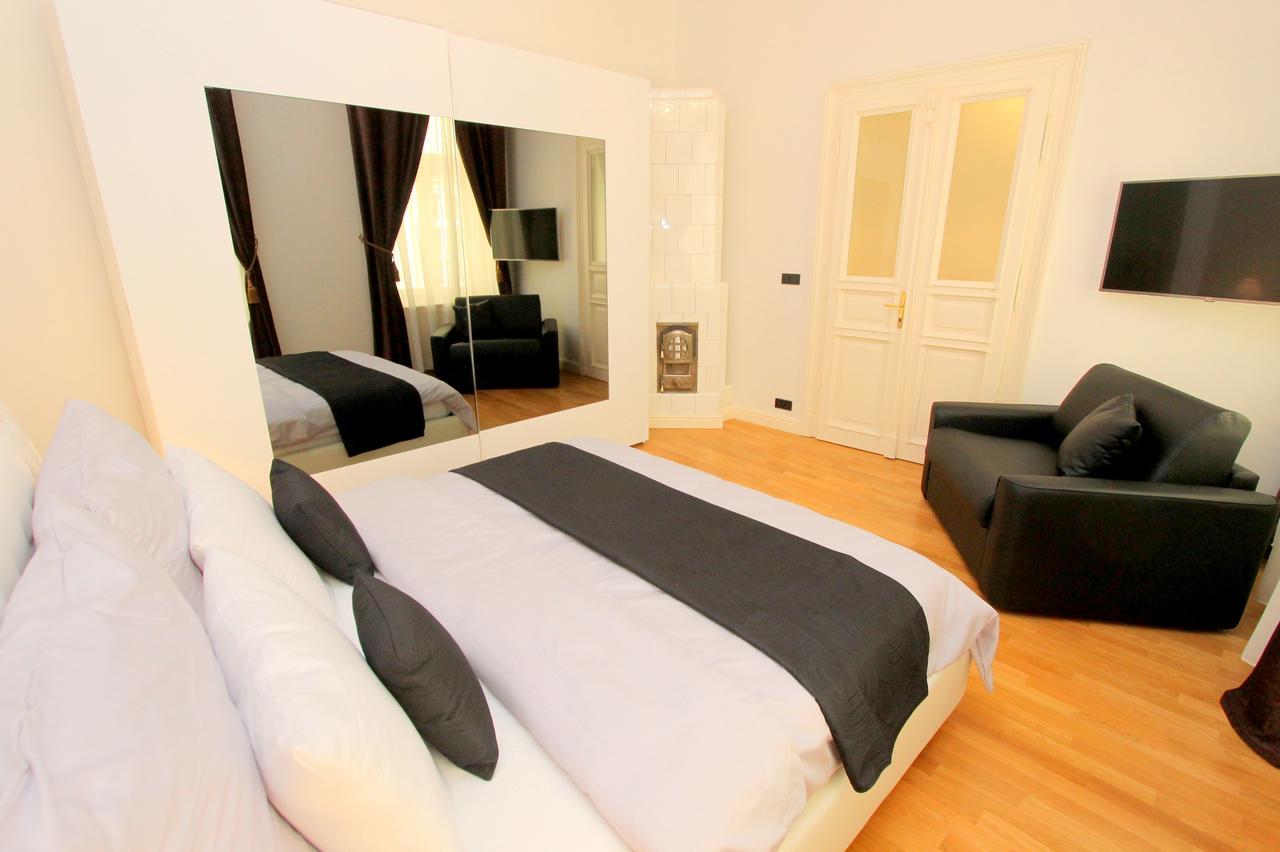 Luxury Apartments Krocinova Praag Buitenkant foto