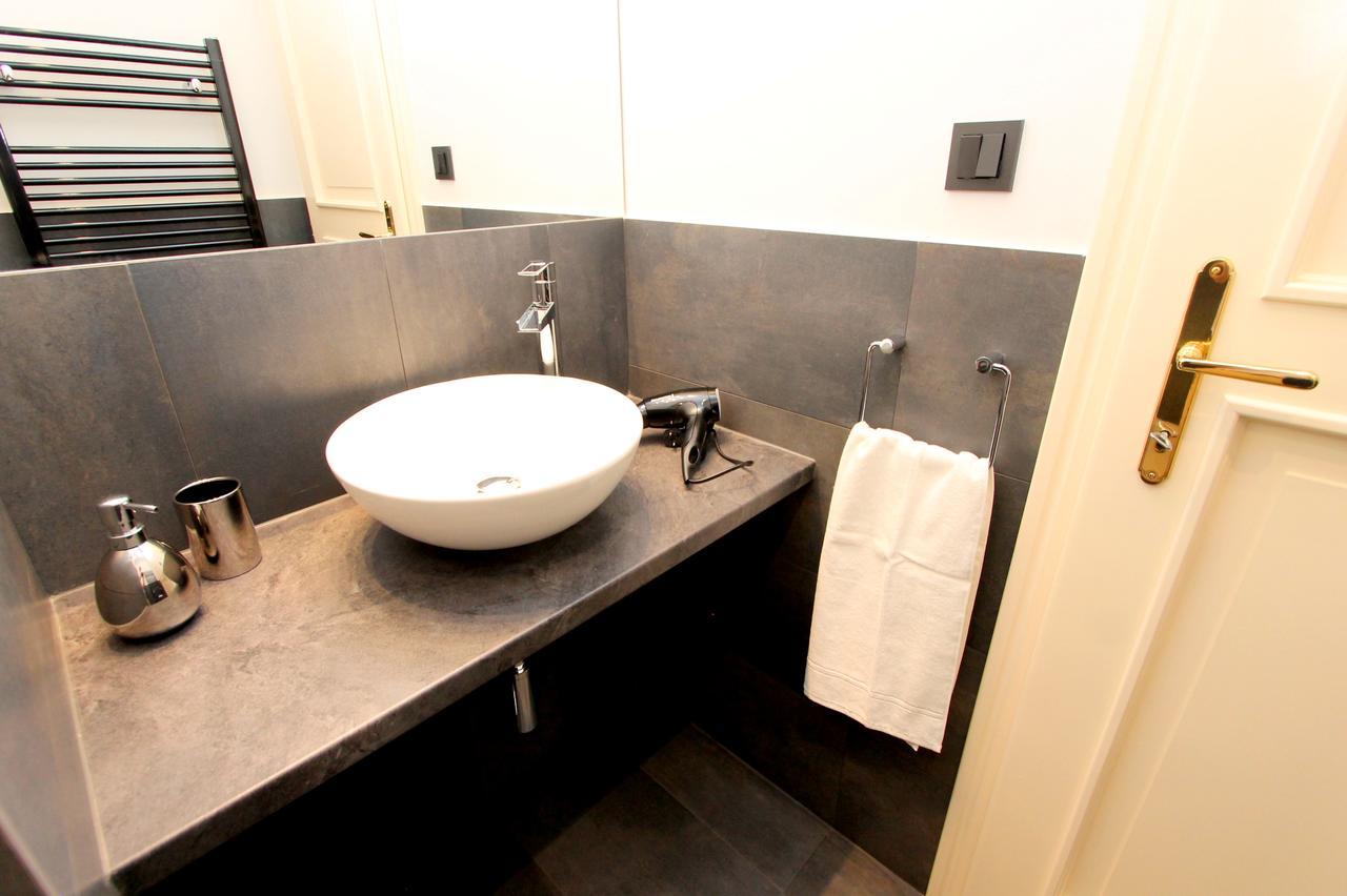 Luxury Apartments Krocinova Praag Buitenkant foto