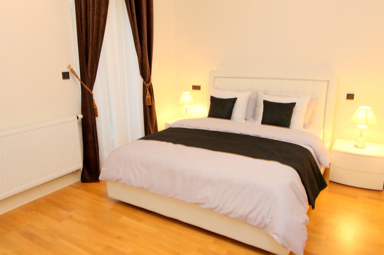 Luxury Apartments Krocinova Praag Buitenkant foto
