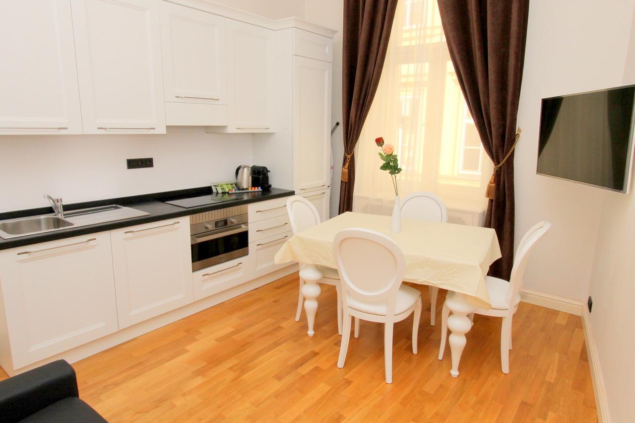 Luxury Apartments Krocinova Praag Buitenkant foto